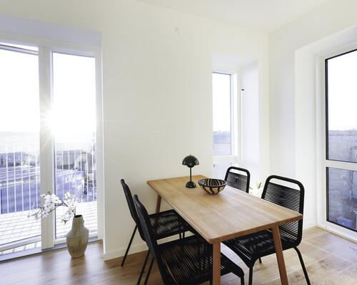 Charmerende 4-værelses duplex lejlighed med gavlplacering i Tingbjerg