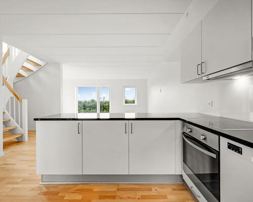 Indflytningsklart 5-værelses rækkehus på 124 m2 med carport, 2 badeværelser og solrig terrasse – husdyr tilladt