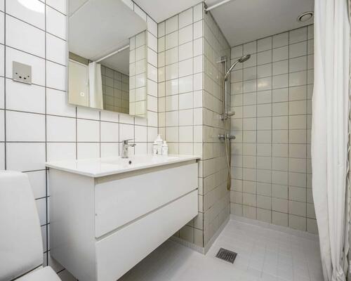 Fuldt møbleret lejlighed med 2 altaner | København Ø.