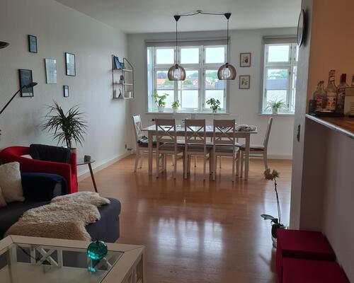 Stue lejlighed i renoveret ejendom