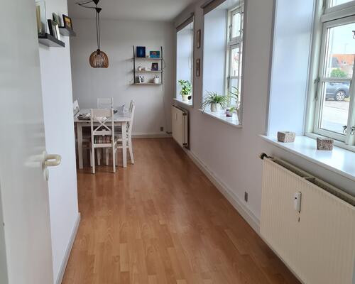 Stue lejlighed i renoveret ejendom