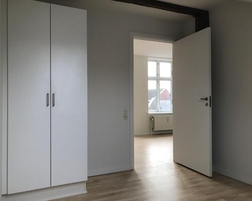 Flot lejlighed centralt i Kolding med fælles have og mulighed for vaskesøjle