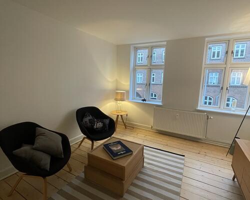 Lækker nyrenoveret stuelejlighed udlejes. Mulighed for hjælp til indskud via vores samarbejdspartner.