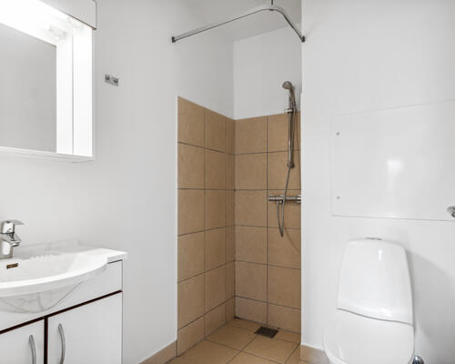 Charmerende og moderne bolig med altan