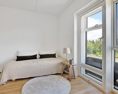 Lækker og stilfuld 4-værelses lejlighed med altan, stor stue og central belligenhed