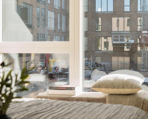 Stor 4-værelses lejlighed med med altan og plads til hele familien