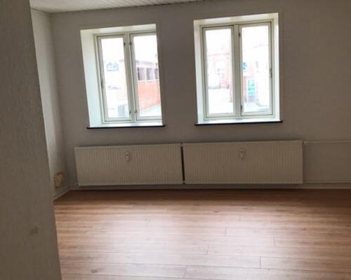 Lækker nyrenoveret 2-værelses lejlighed med nyt køkken