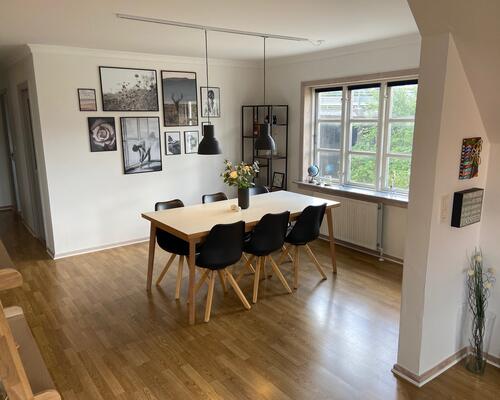 Velholdt centraltbeliggende lejlighed.