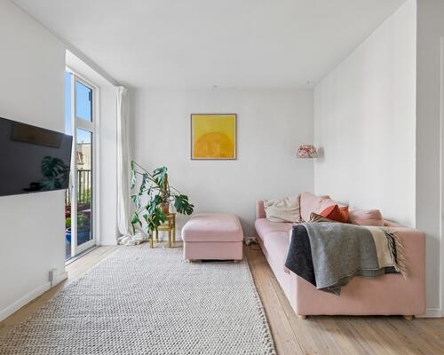 Skøn lejlighed udlejes umøbleret til expats