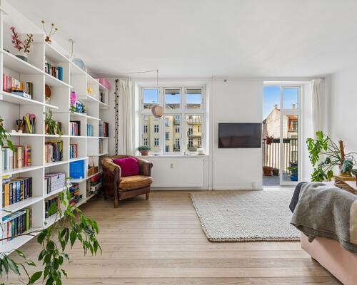 Skøn lejlighed udlejes umøbleret til expats