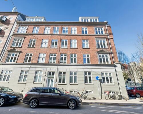 Skøn lejlighed udlejes umøbleret til expats