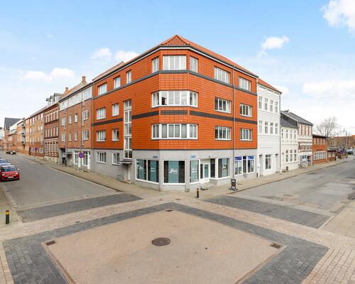 Kæmpe 4-værelses lejlighed ved banegården