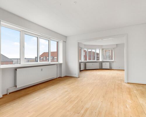 Kæmpe 4-værelses lejlighed ved banegården