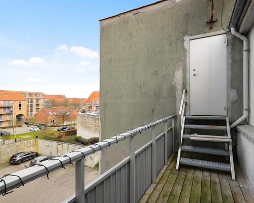 Kæmpe 4-værelses lejlighed ved banegården