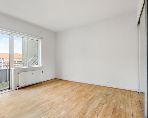 Kæmpe 4-værelses lejlighed ved banegården