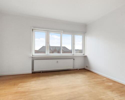 Kæmpe 4-værelses lejlighed ved banegården