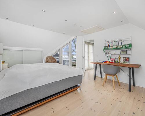 Flot villa med udsigt til fjorden i Veddelev | Roskilde