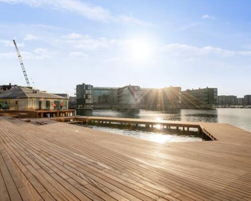 Rummelig og moderne 2-værelses lejlighed med terrasse