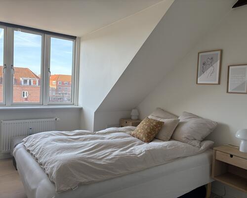 Lys og charmerende 2-værelses med stor solrig terrasse