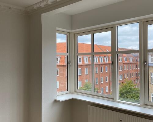 Skøn 3 vær. i vestbyen med altan