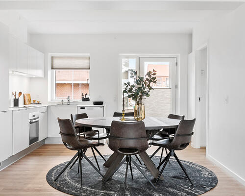 BO UDE I NATUREN INDE I BYEN