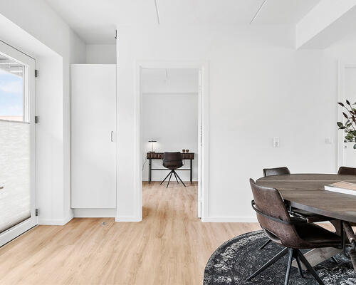 BO UDE I NATUREN INDE I BYEN