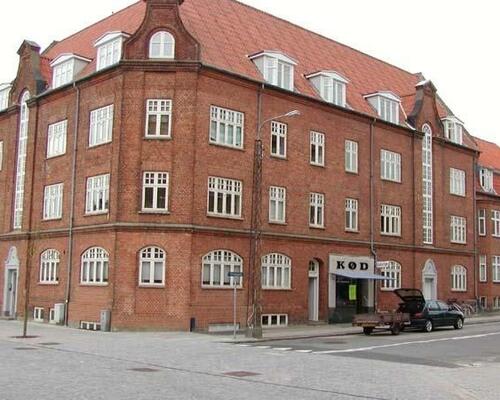 God rummelig 1. sals lejlighed