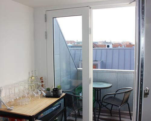 Flot penthouselejlighed med altan, nær Vejle Midtpunkt.