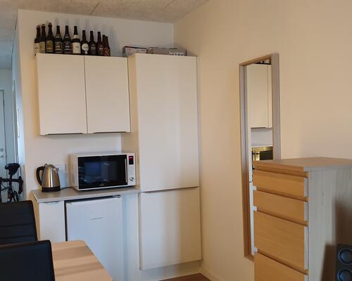 Nyistandsat 1 vær. lejlighed med eget bad/toilet, inkl. alt.