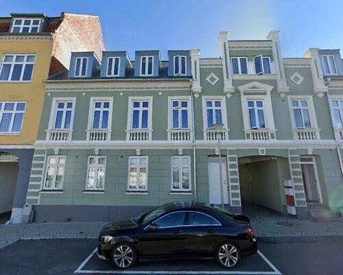 Nyistandsat 1 vær. lejlighed med eget bad/toilet, inkl. alt.