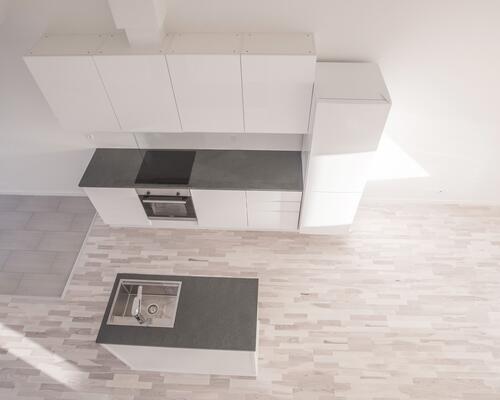 Hyggelig lejlighed på 1. sal med hems og god udsigt - husdyr tilladt