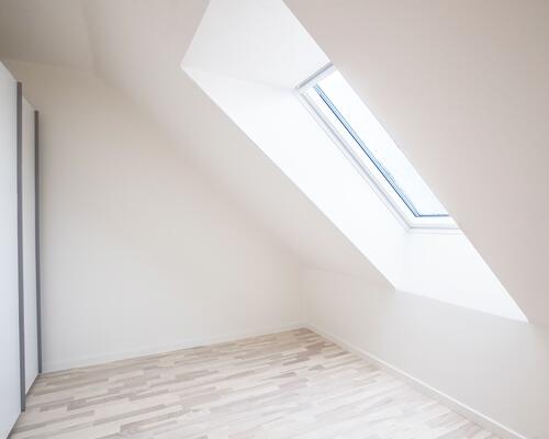 Hyggelig lejlighed på 1. sal med hems og god udsigt - husdyr tilladt