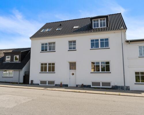 Renoveret 2-værelses lejlighed i Frederikshavn 9900