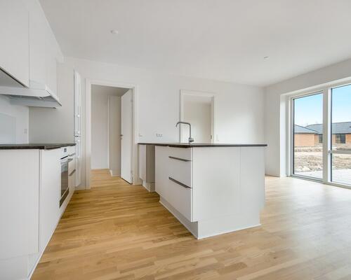 Flyt i lækkert et-plans dobbelthus fra 2020