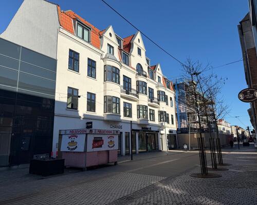 Charmerende 3 værelses med egen p. plads og elevator