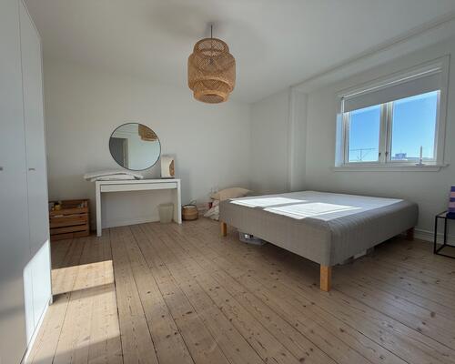 Charmerende 3 værelses med egen p. plads og elevator