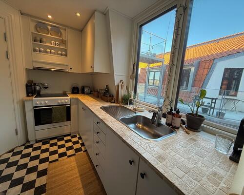 Charmerende 3 værelses med egen p. plads og elevator