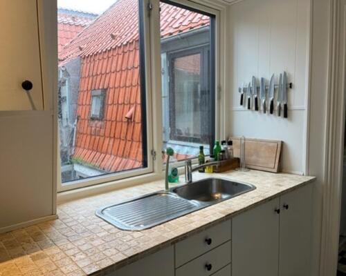 Charmerende 3 værelses med egen p. plads og elevator