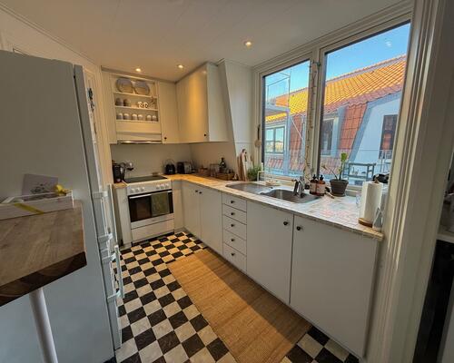 Charmerende 3 værelses med egen p. plads og elevator