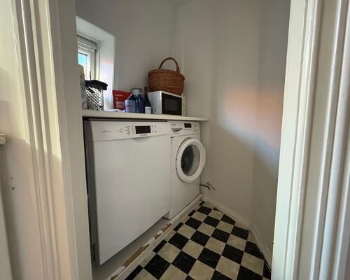 Charmerende 3 værelses med egen p. plads og elevator