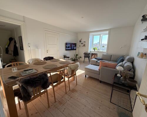 Charmerende 3 værelses med egen p. plads og elevator