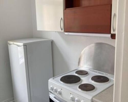 Dejligt stor 2. værelse med stuk