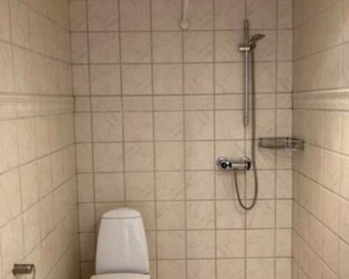 Dejligt stor 2. værelse med stuk