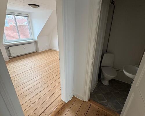 Regulær 3. værelses lejlighed på lukket vænge