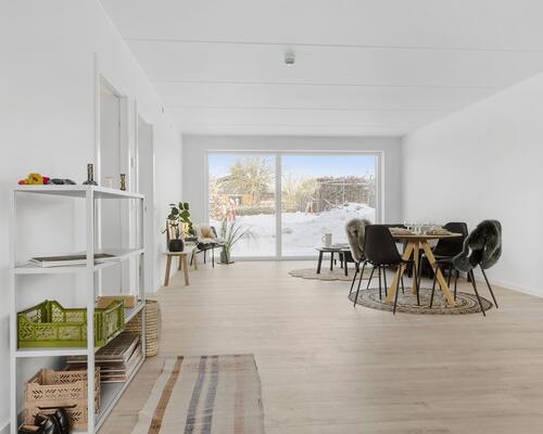 Lækker nyopført 3-vær. lejlighed med egen stor altan i Hasselager.