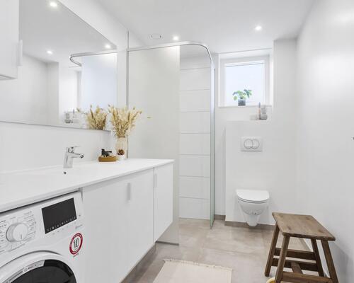 Lækker nyopført 3-vær. lejlighed med egen stor altan i Hasselager.