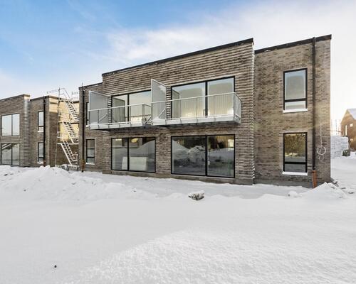 Lækker nyopført 3-vær. lejlighed med egen stor altan i Hasselager.