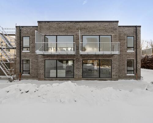 Lækker nyopført 3-vær. lejlighed med egen stor altan i Hasselager.