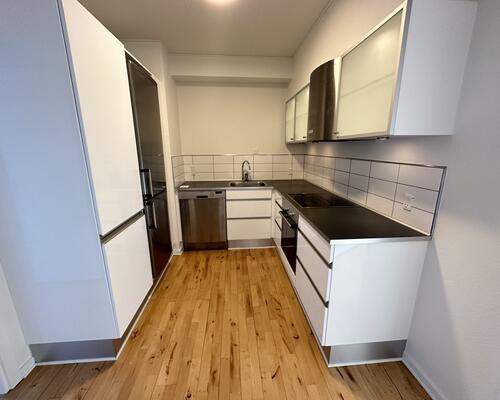 Indbydende lejlighed med altan i hjertet af Odense C