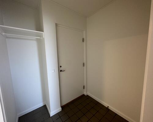 Indbydende lejlighed med altan i hjertet af Odense C